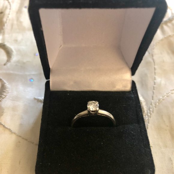 Solid 18K White Gold Diamond Split Engagement Ring - Picture 4 of 6